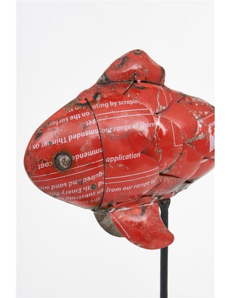 Pez de metal reciclado