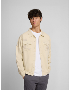 Sobrecamisa desgastada parches piedra